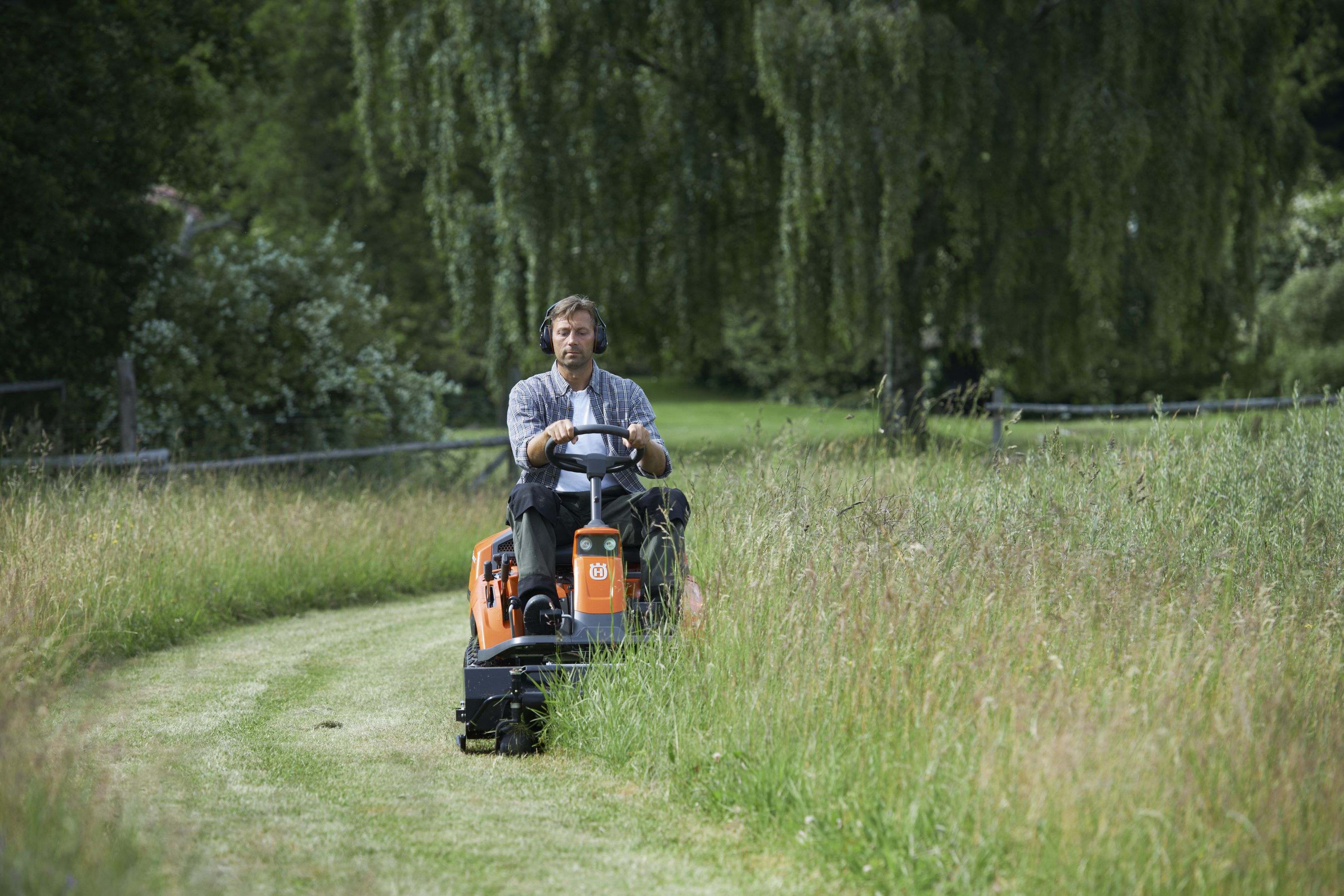 Riding flail outlet mower